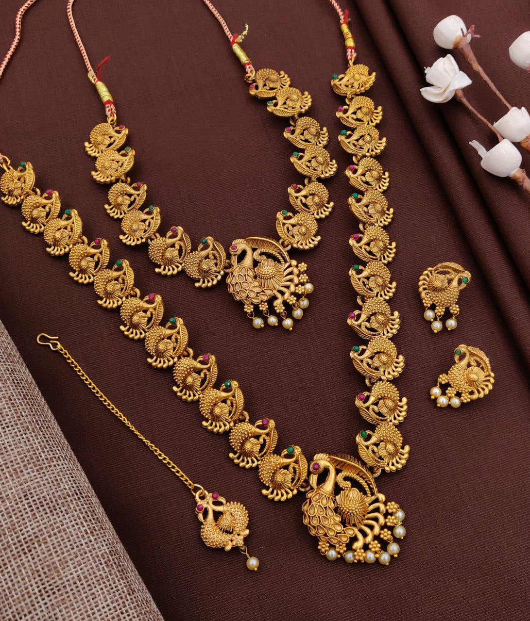 Timeless Elegance in Gold Jewelry Set